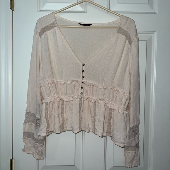 American Eagle Outfitters Tops - American eagle Women’s boho lace ruffled top, Medium